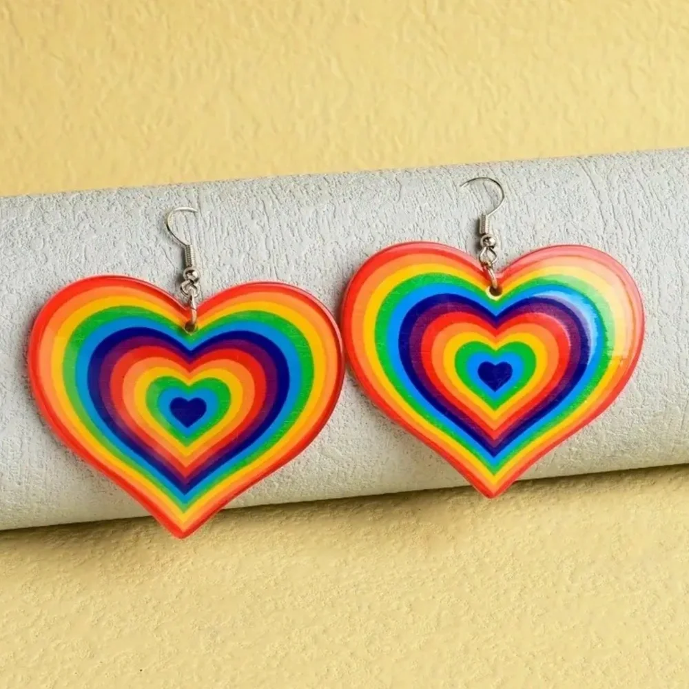NWT! Colorful Rainbow Acrylic Echo Heart Earrings!
